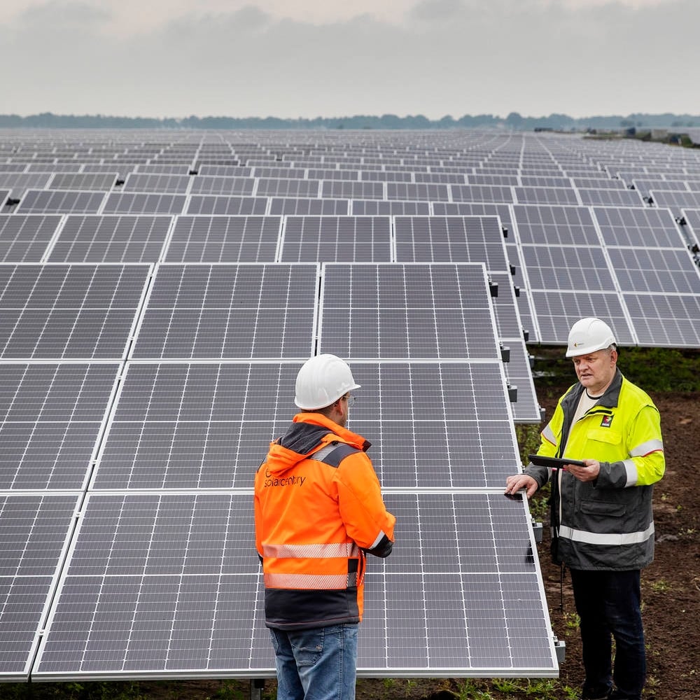 Monteurs bij zonnepanelen