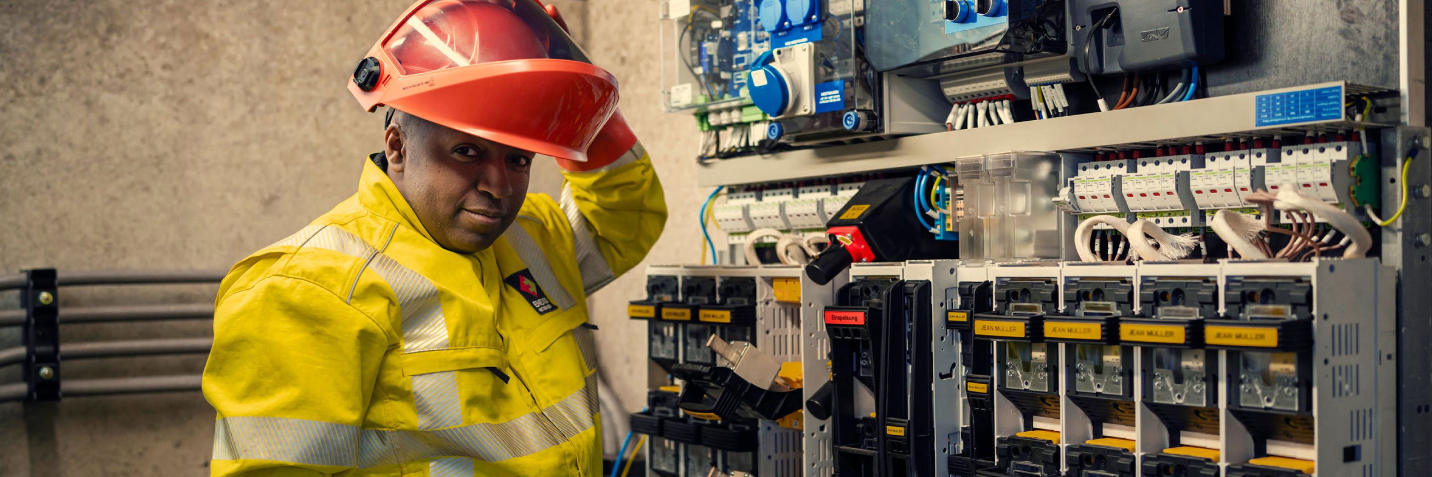 Werknemer Eric van Enexis aan het werk