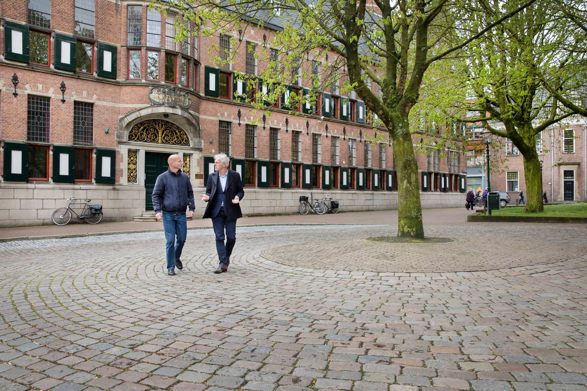 Twee mannen in een gemeente