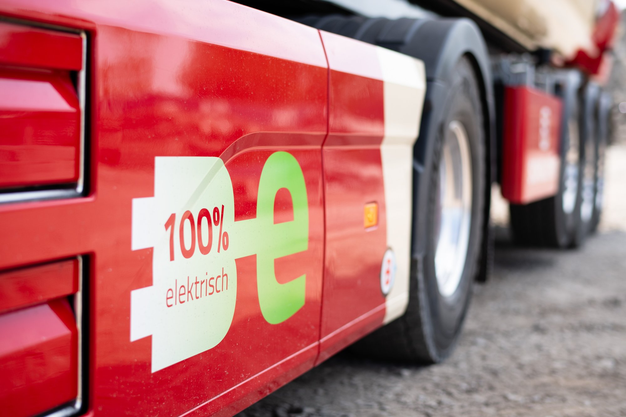 Van de Beeten vrachtwagen met sticker dat deze 100% elektrisch rijd