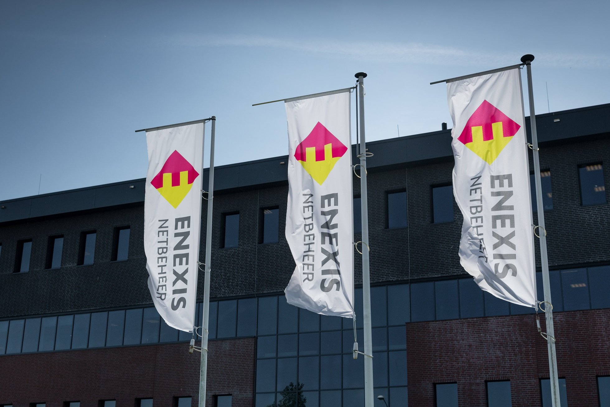 Vlaggen kantoor Enexis